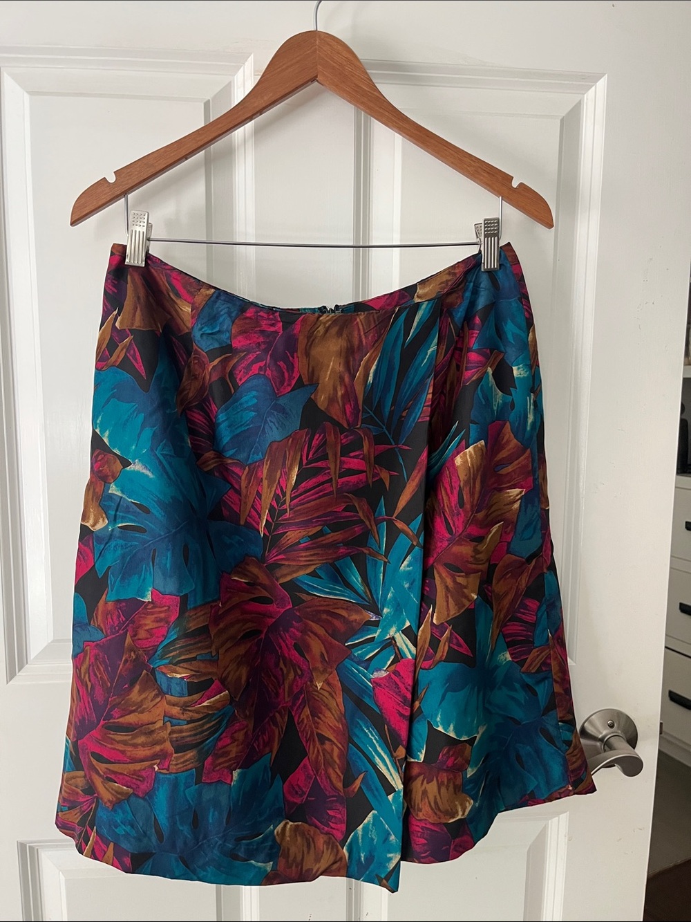 Lord & Taylor Vintage 100% Silk EUC Tropical Floral wrap style Jewel Skirt Sz 14